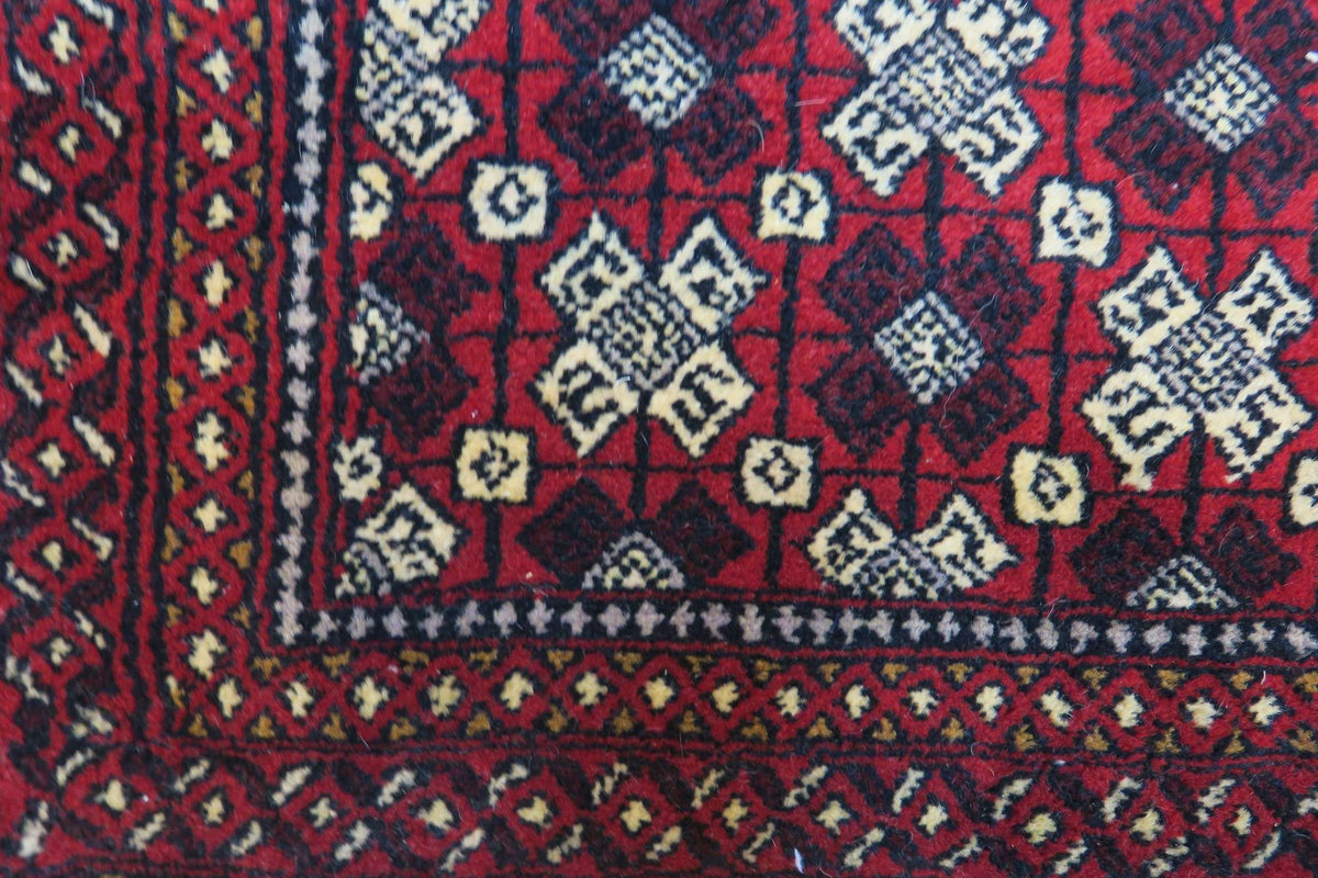 3' 2" x 5' 7" Persian Baluch Rug image 11