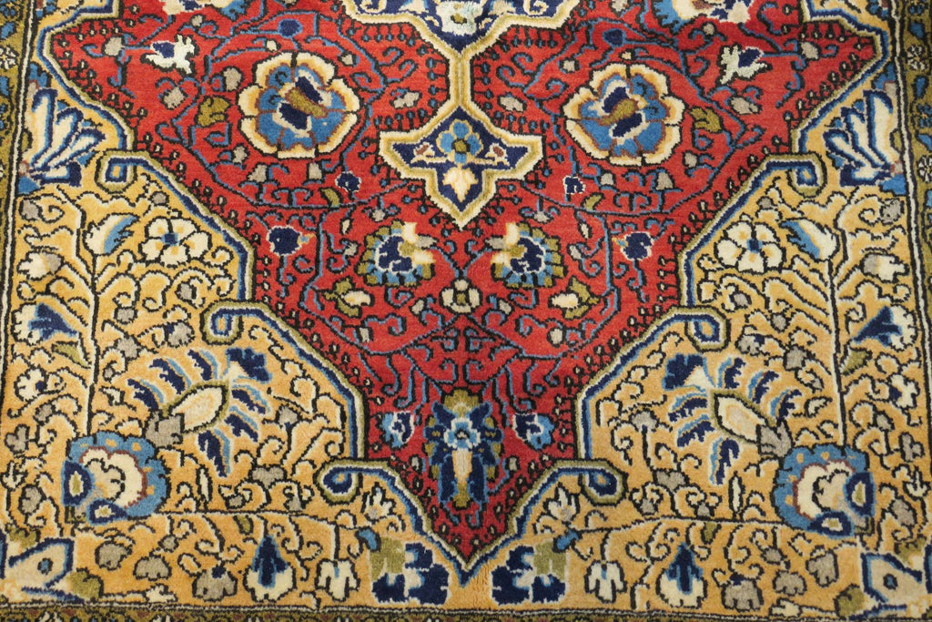 3' 5" x 5' 6" Persian Qoumsheh Rug image 3