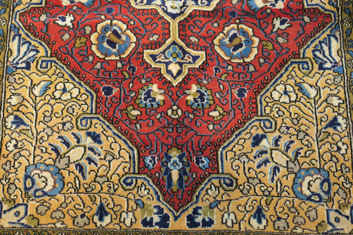 3' 5" x 5' 6" Persian Qoumsheh Rug image 3