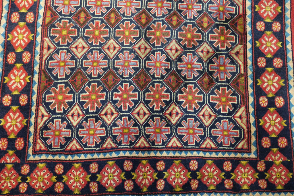 2' 9" x 4' 6" Persian Hamadan Rug image 7