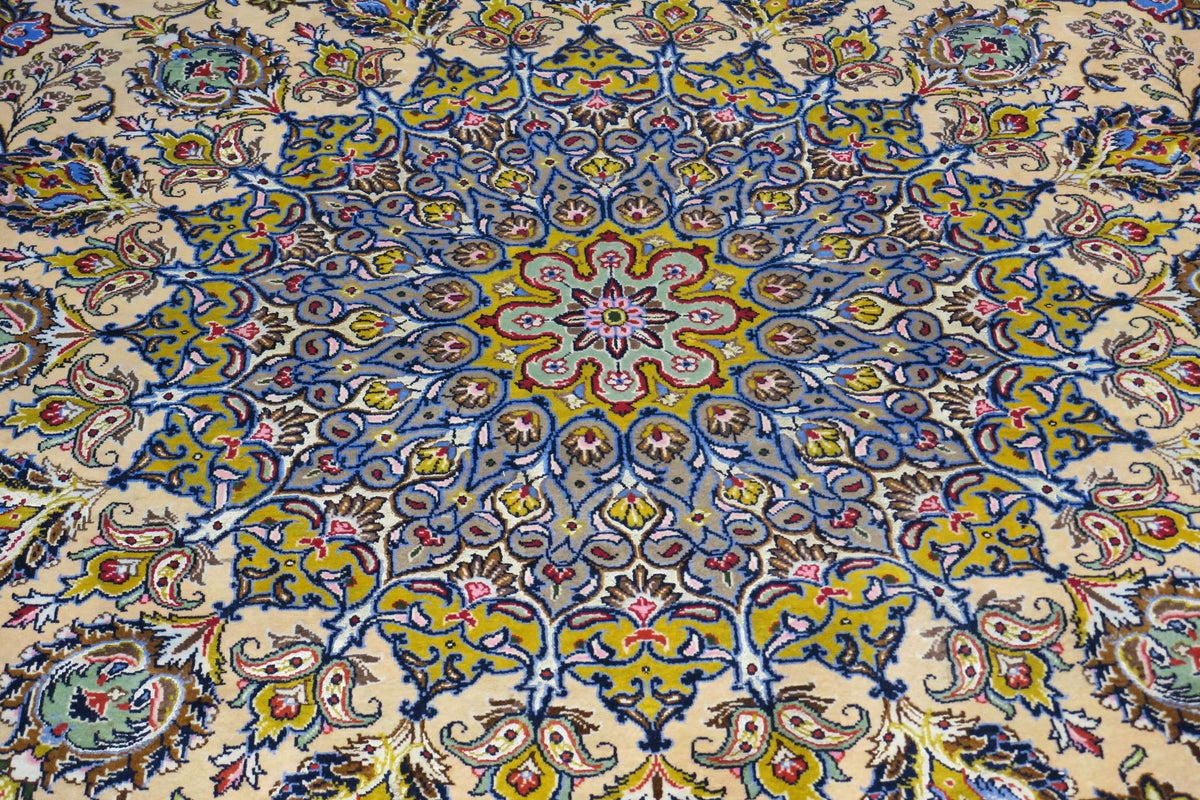 9' 8" x 13' 4" Persian Kashan Rug image 9