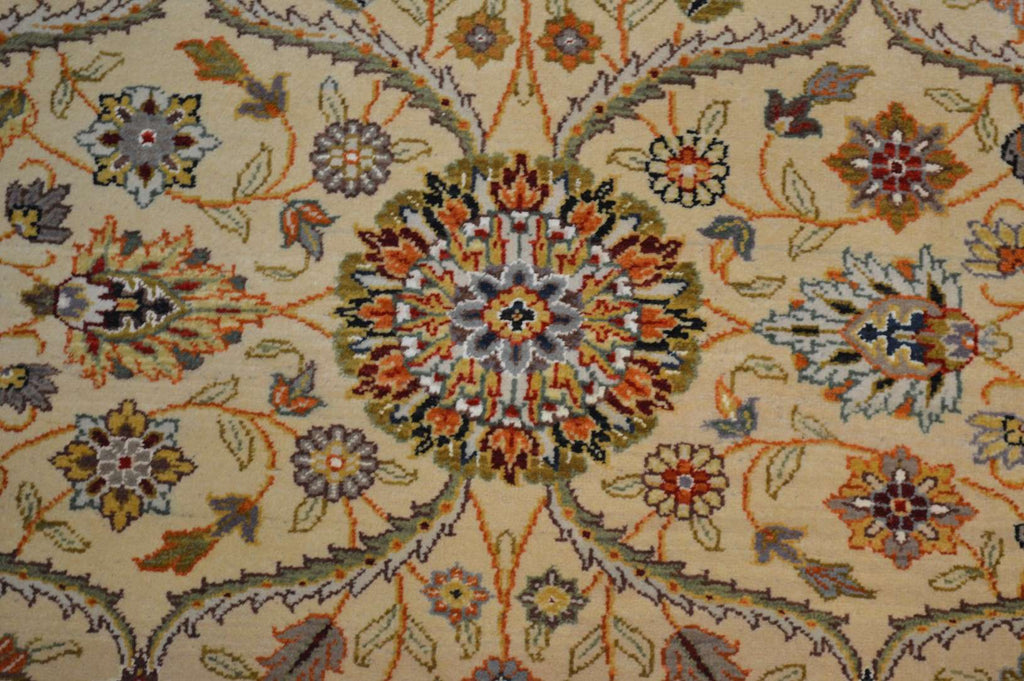 7' 9" x 8' 1" India Agra Rug image 4