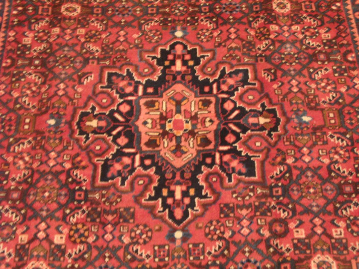 5' 0" x 9' 1" Persian Hosseinabad Rug image 4