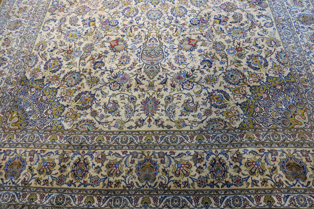 9' 8" x 13' 4" Persian Kashan Rug image 4