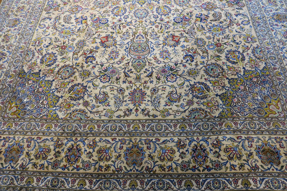 9' 8" x 13' 4" Persian Kashan Rug image 4