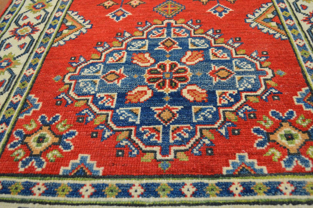 2' 8" x 9' 7" Pakistan Kazak Runner image 6