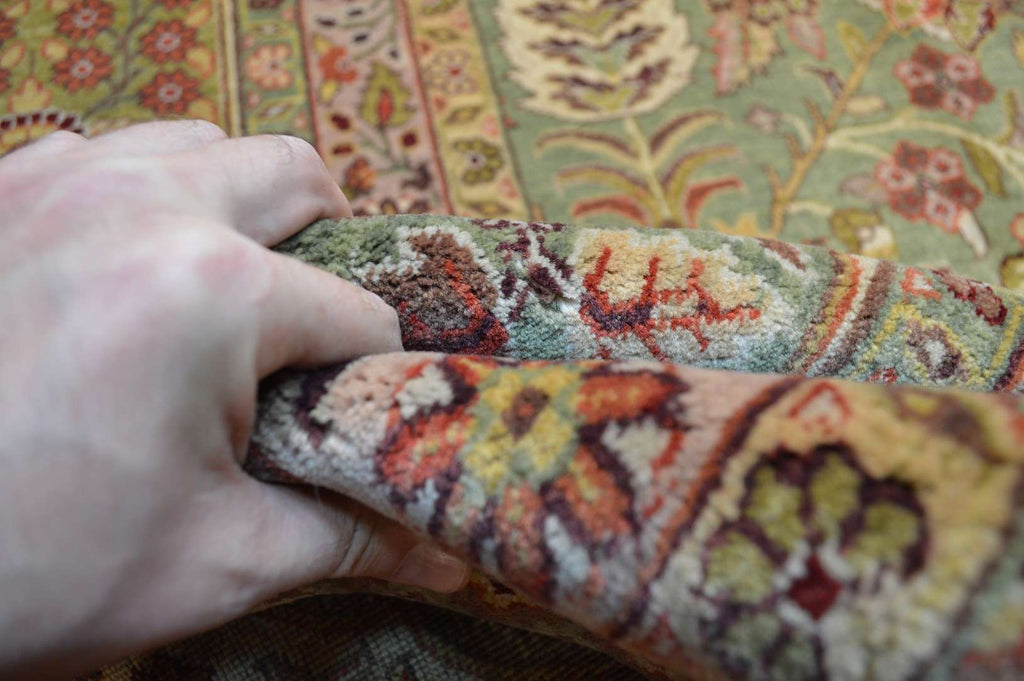 9' 9" x 14' 2" India Agra Rug image 1