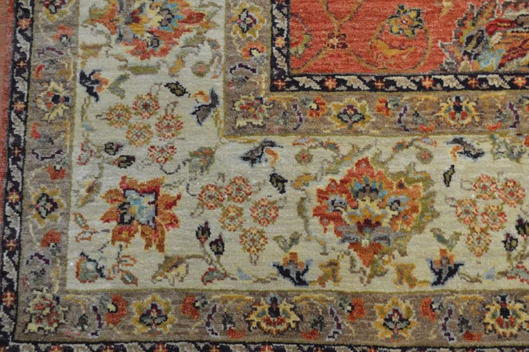 7' 9" x 10' 2" India Sultanabad Rug image 7