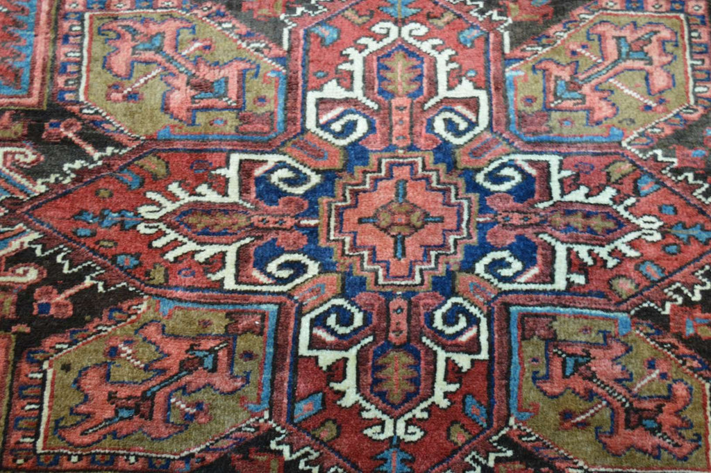 7' 8" x 10' 6" Persian Heriz Rug image 4