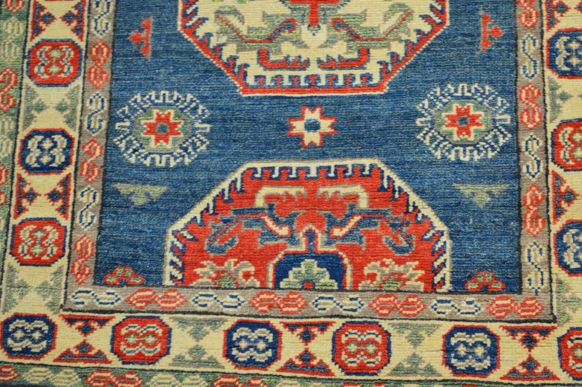 2' 8" x 6' 4" Pakistan Kazak Rug image 9
