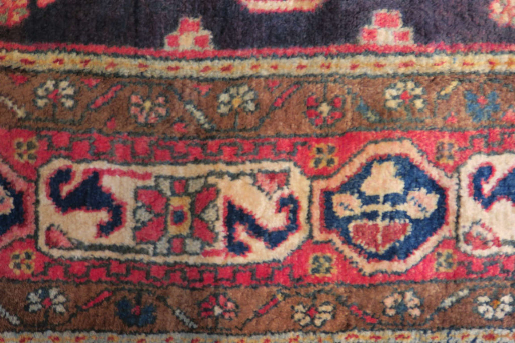 4' 9" x 8' 8" Persian Hamadan Rug image 0