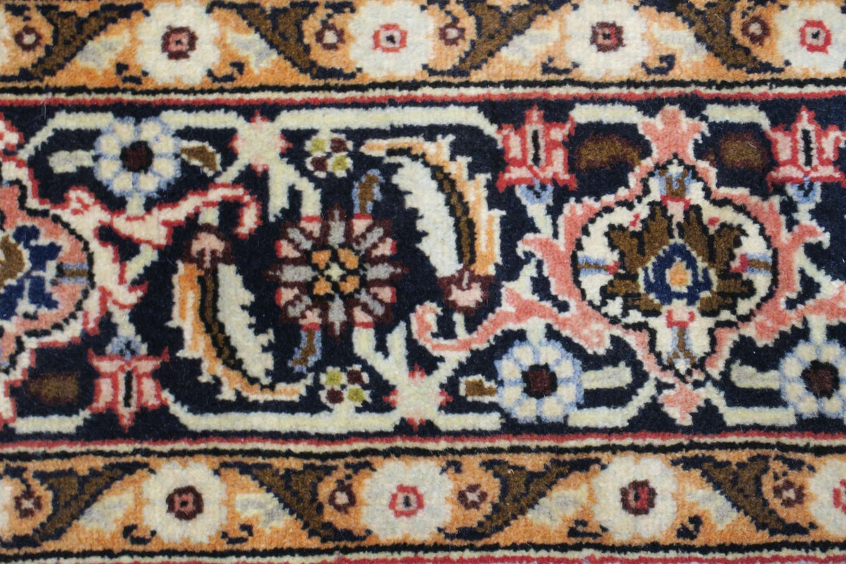 5' 8" x 9' 0" Persian Sanandaj Rug image 2