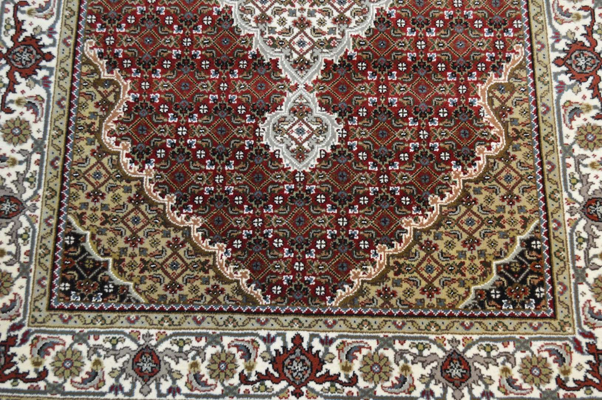 4' 0" x 6' 1" India Bijar Rug image 5