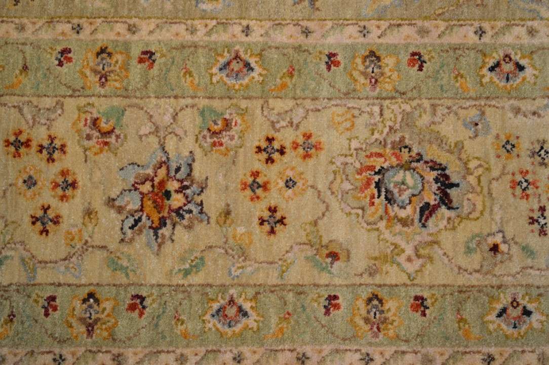 8' 0" x 9' 9" India Sultanabad Rug image 2