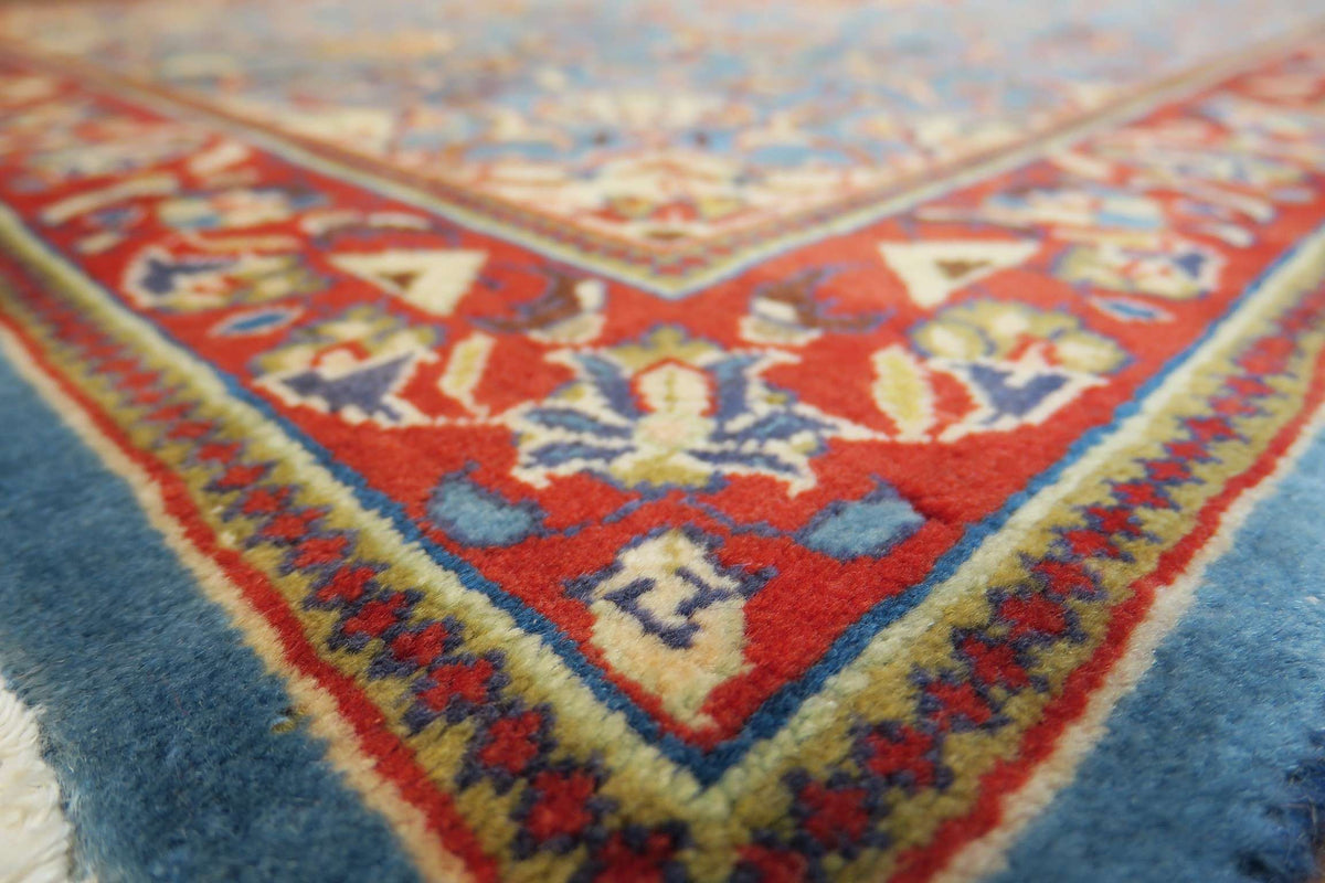 3' 5" x 5' 2" Persian Sarouk Rug image 1