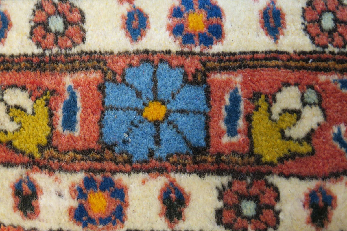 3' 6" x 5' 5" Persian Varavamin Rug image 0