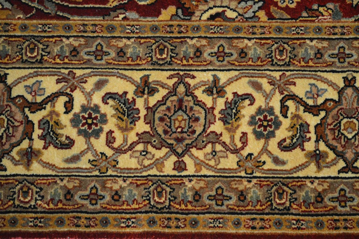 6' 1" x 9' 3" India Agra Rug image 10