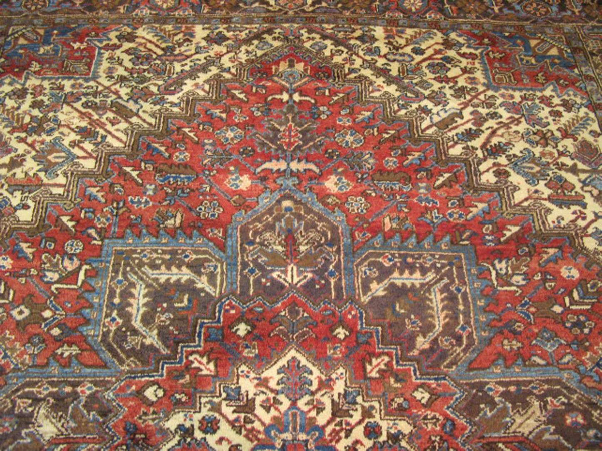 7' 9" x 10' 9" Persian Heriz Rug image 9