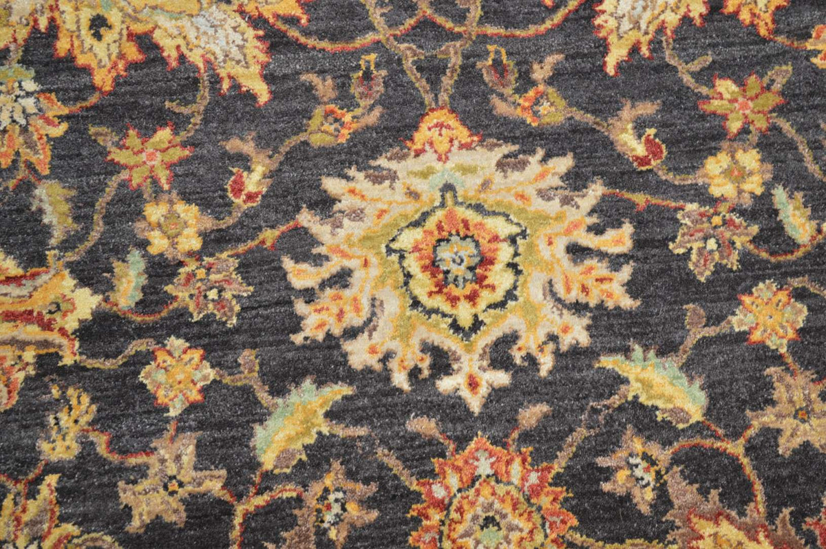 8' 0" x 8' 1" India Sultanabad Round Rug image 9