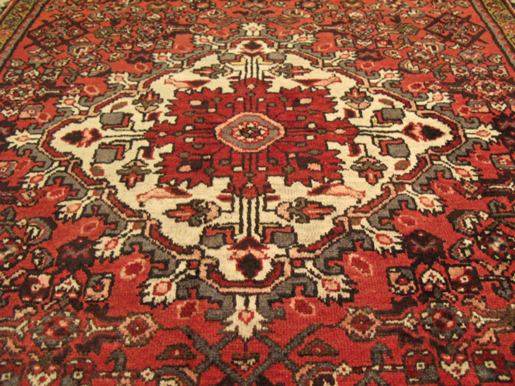 5' 6" x 10' 2" Persian Hosseinabad Rug image 7