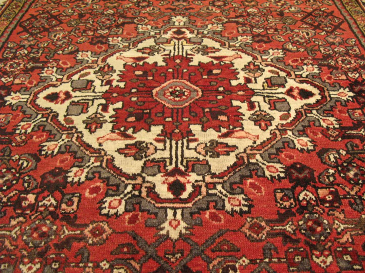 5' 6" x 10' 2" Persian Hosseinabad Rug image 7