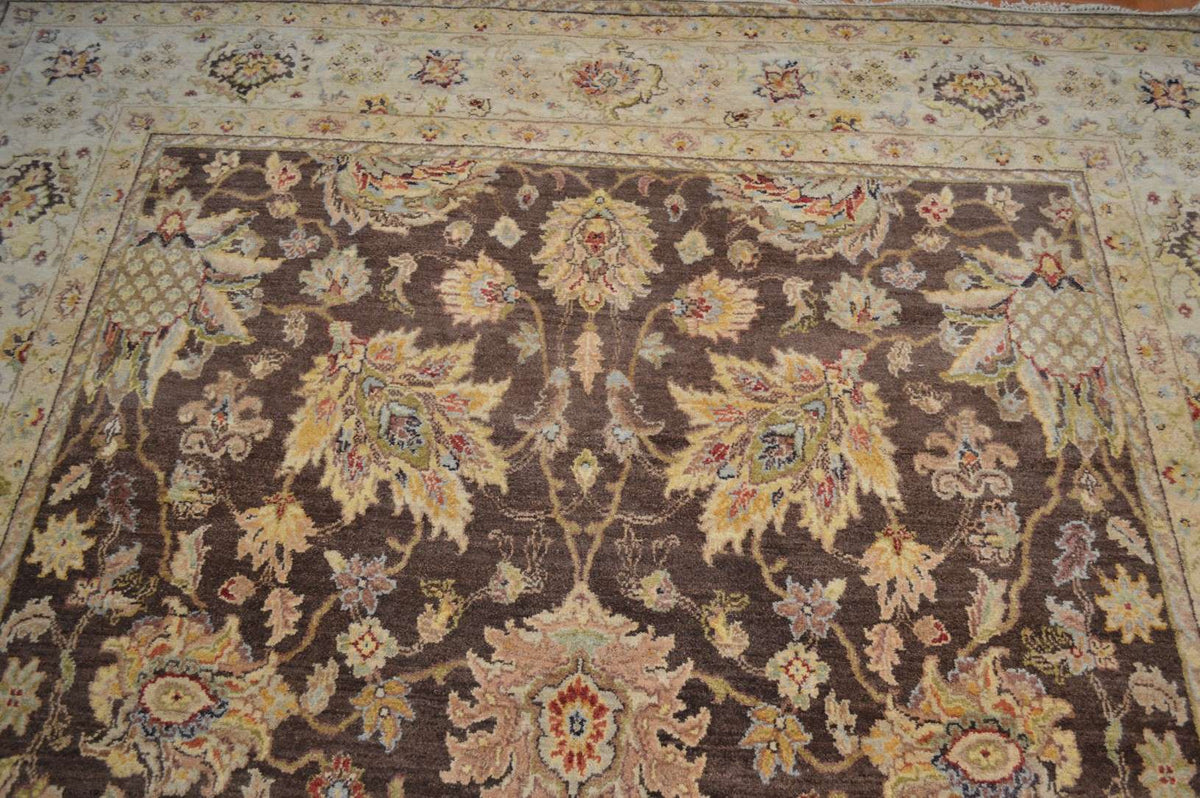 7' 6" x 8' 4" India Sultanabad Square Rug image 9