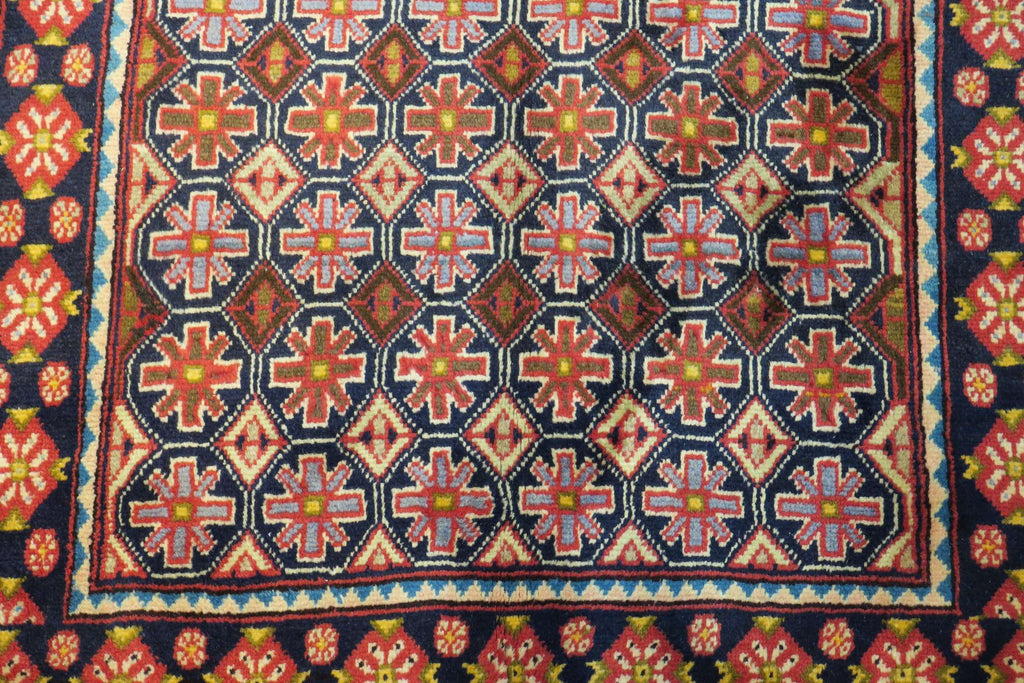 2' 9" x 4' 6" Persian Hamadan Rug image 5
