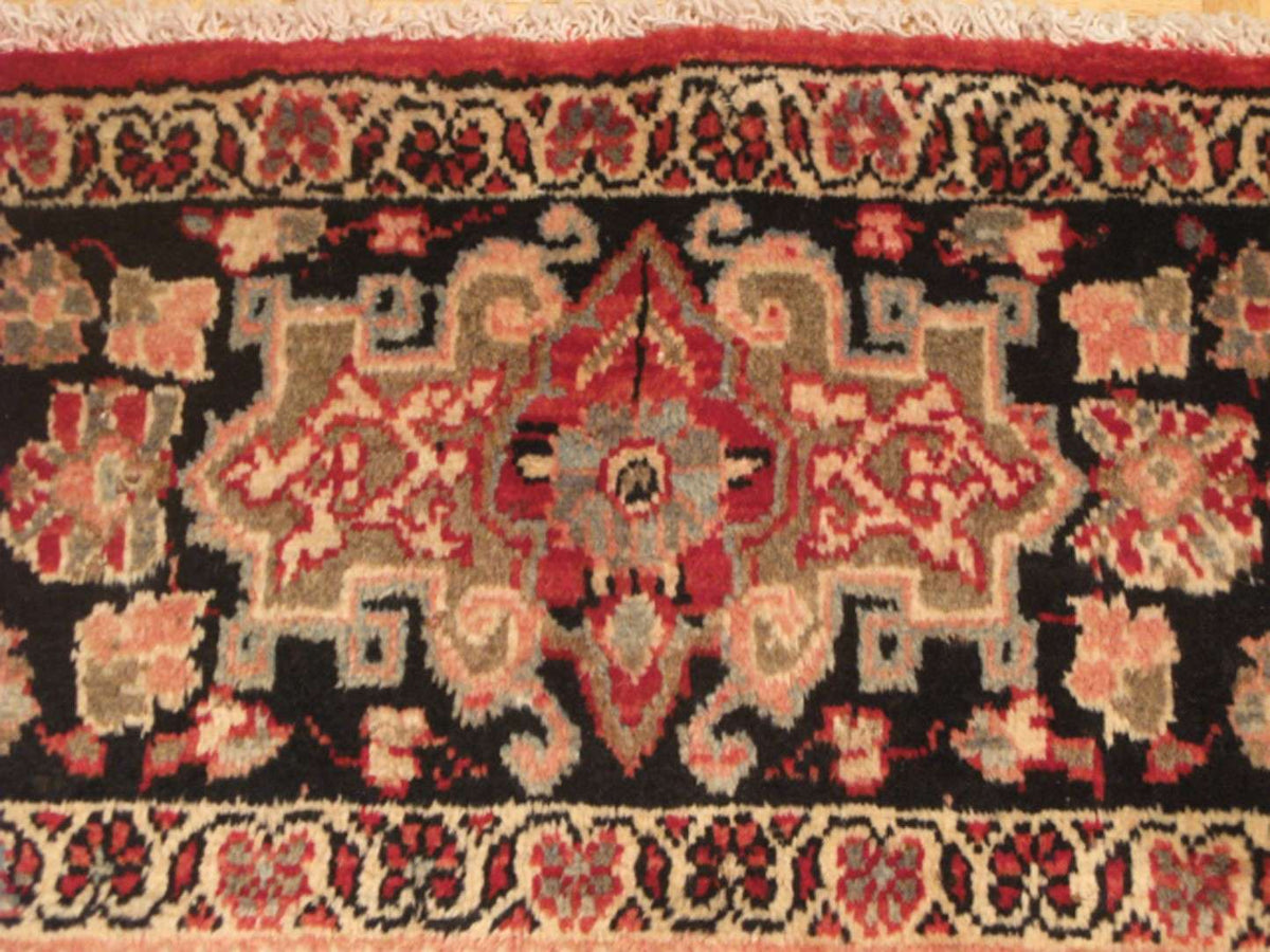 8' 8" x 11' 9" Persian Sarouk Rug image 10