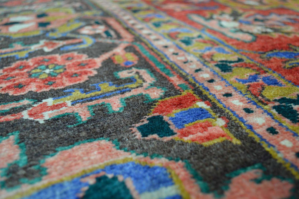7' 7" x 11' 3" Persian Heriz Rug image 9