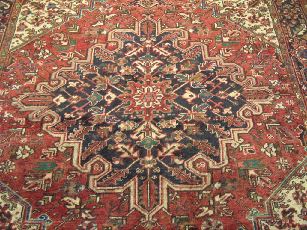 7' 0" x 10' 7" Vintage Heriz Rug image 7