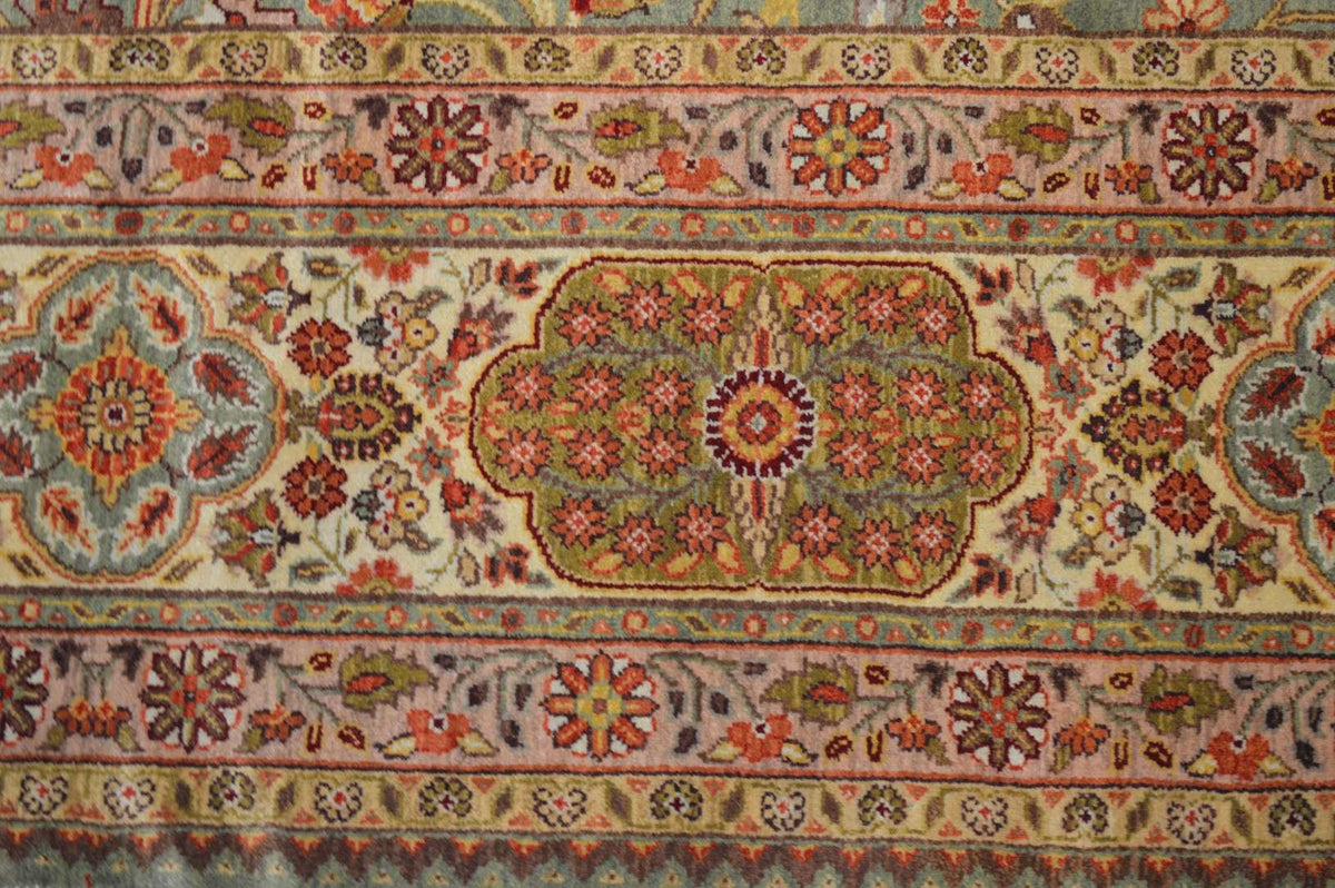 8' 1" x 10' 3" India Sultanabad Rug image 9