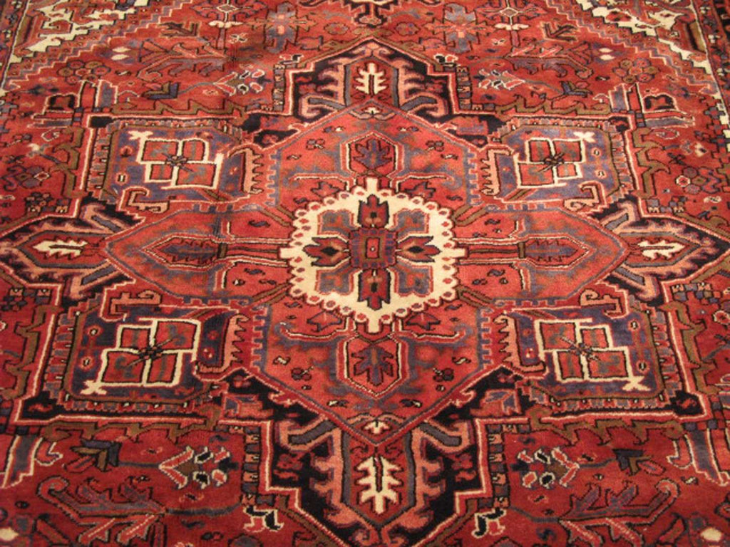 7' 9" x 11' 0" Persian Heriz Rug image 3