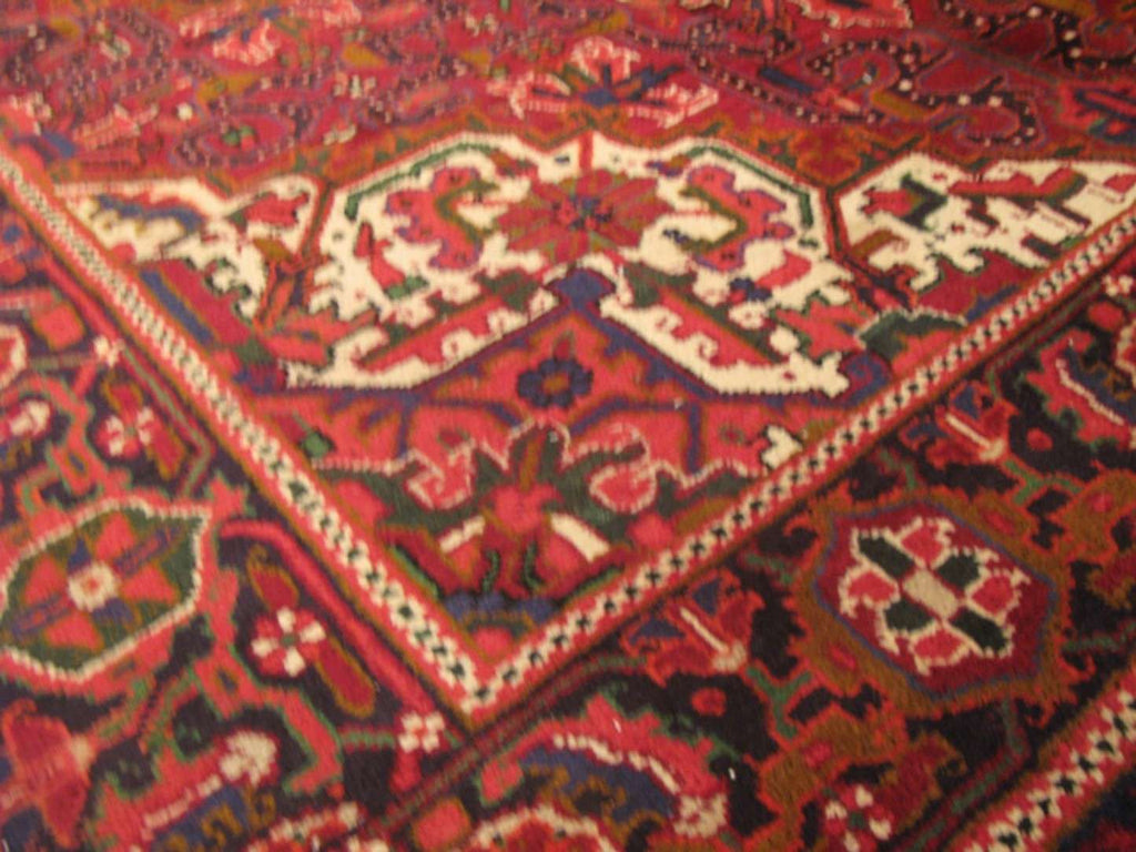 7' 0" x 9' 8" Persian Heriz Rug image 10