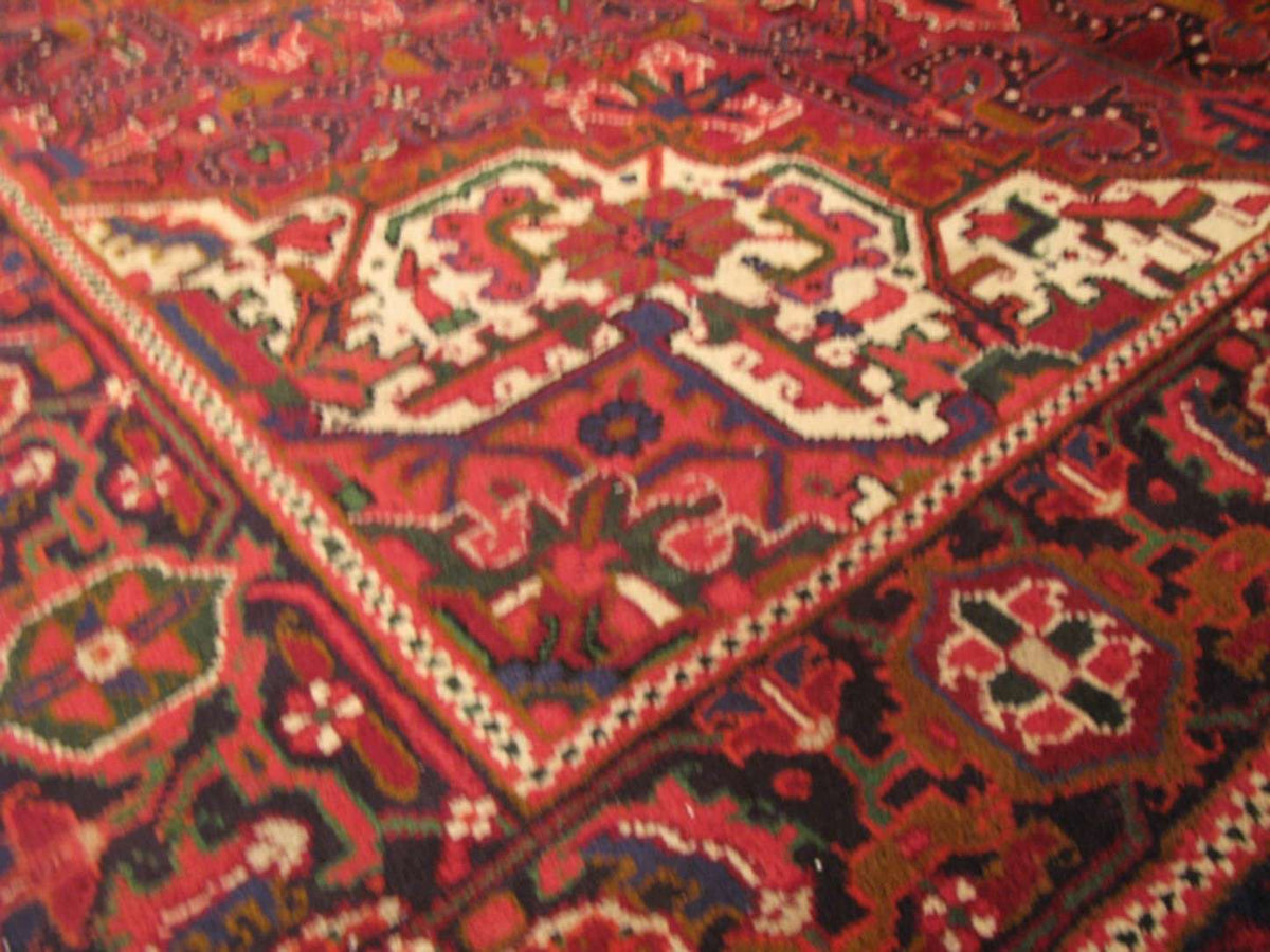 7' 0" x 9' 8" Persian Heriz Rug image 10