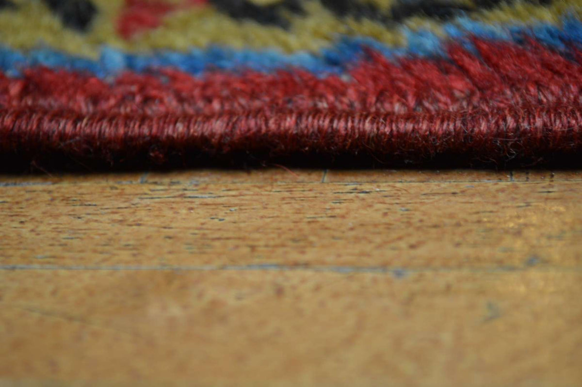 6' 5" x 9' 3" Persian Heriz Rug image 10