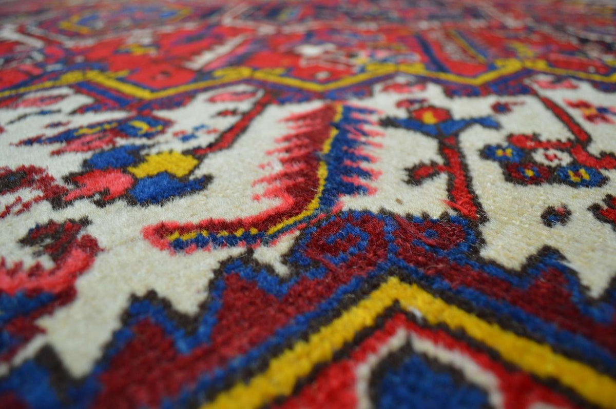 7' 9" x 10' 0" Persian Heriz Rug image 7