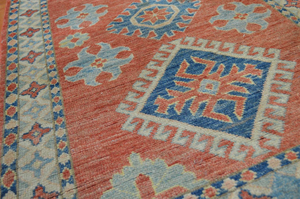 2' 7" x 4' 1" Pakistan Kazak Rug image 4