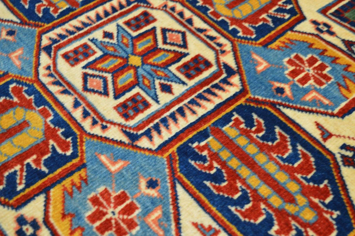 4' 3" x 5' 5" Pakistan Shirvan Rug image 2