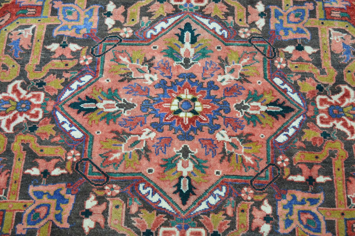7' 7" x 11' 3" Persian Heriz Rug image 8