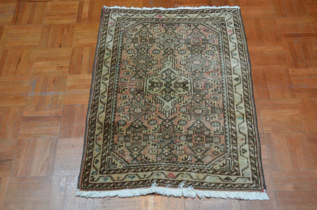 2' 1" x 3' 0" Persian Hamadan Rug image 1