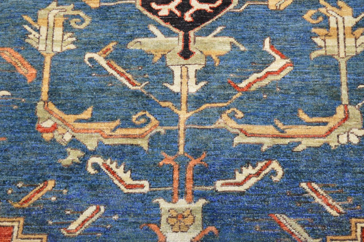 10' 1" x 13' 8" Pakistan Serapi Rug image 3