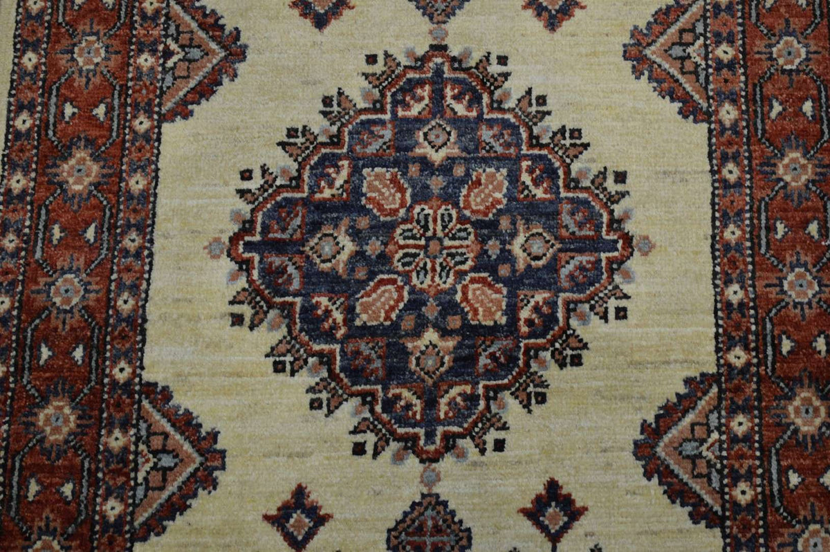 2' 6" x 9' 5" Pakistan Kazak Runner image 5