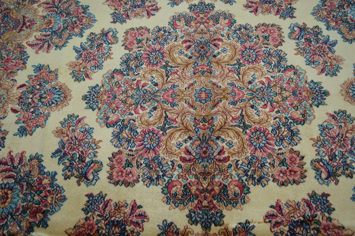 8' 5" x 12' 4" USA Karastan Rug image 4