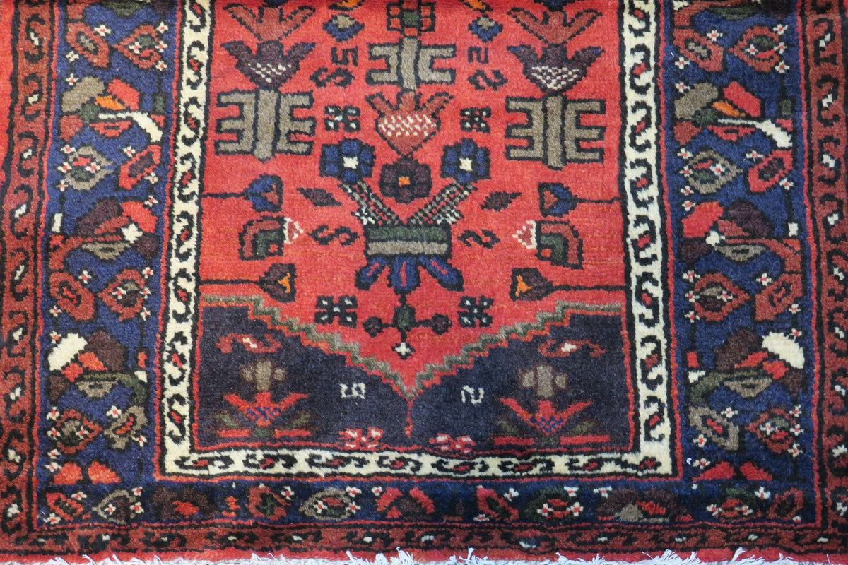 2' 5" x 4' 1" Persian Hamadan Rug image 3