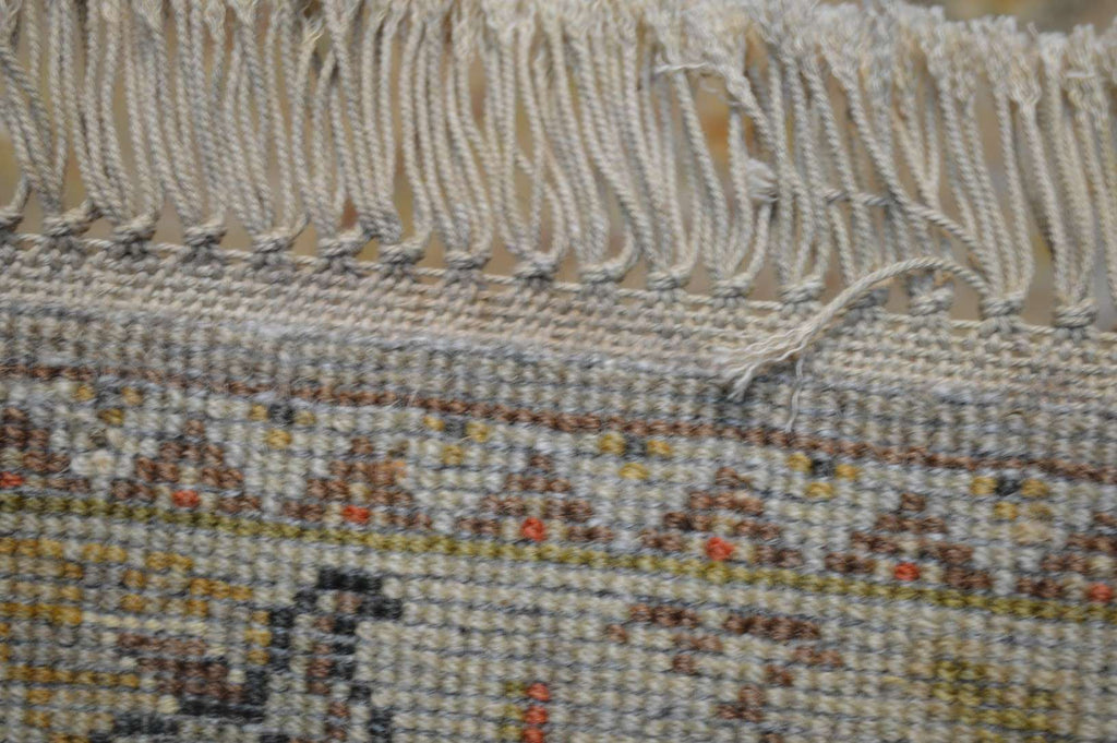 2' 6" x 3' 8" India Agra Rug image 12