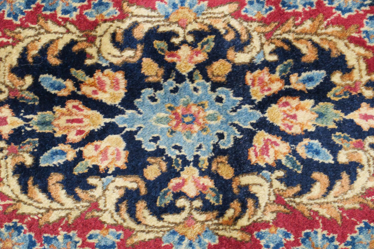 4'6'' x 7'5'' Persian Kerman Rug image 2