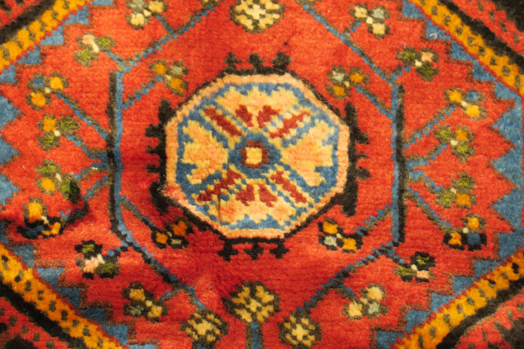 2' 7" x 4' 0" Persian Hamadan Rug image 0