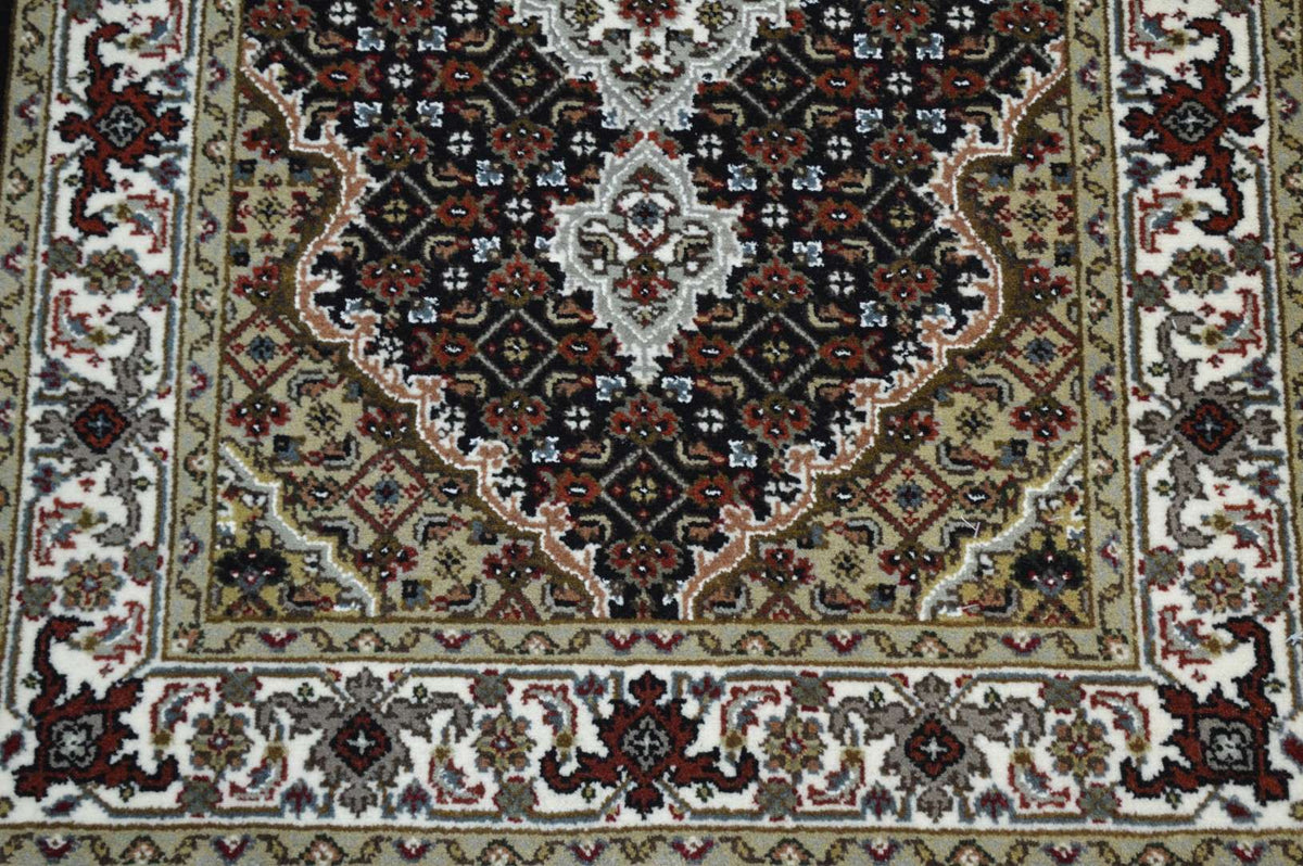 2' 6" x 4' 2" India Bijar Rug image 5