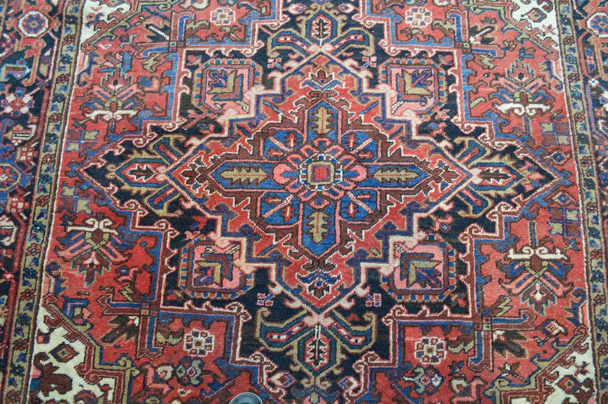 6' 6" x 9' 3" Persian Heriz Rug image 7