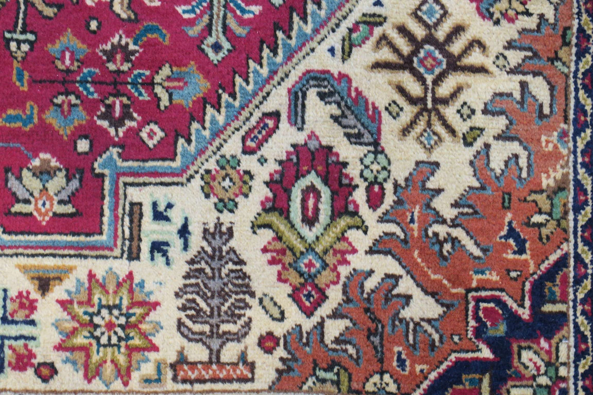 6' 6" x 6' 9" Persian Tabriz Rug image 8